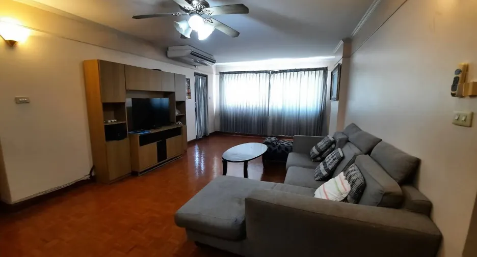For rent 3 bedrooms condo in Phra Khanong, Bangkok