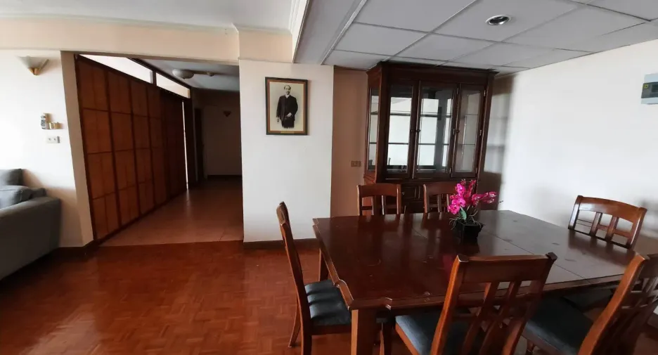 For rent 3 bedrooms condo in Phra Khanong, Bangkok