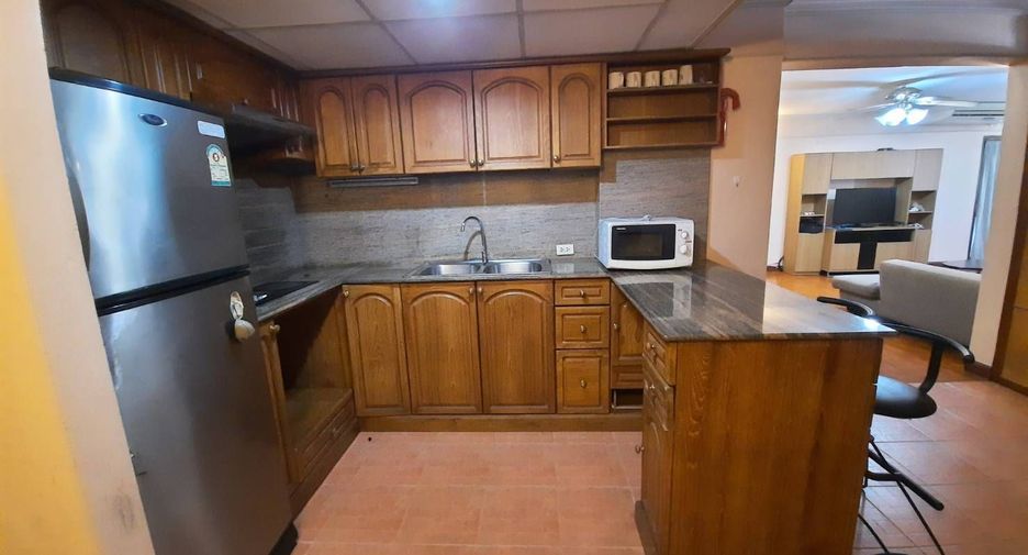 For rent 3 bedrooms condo in Phra Khanong, Bangkok
