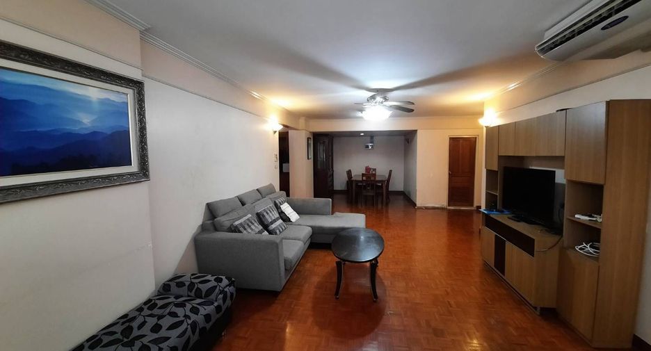 For rent 3 bedrooms condo in Phra Khanong, Bangkok