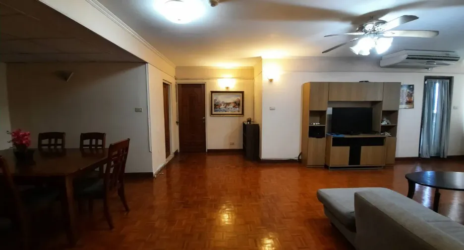 For rent 3 bedrooms condo in Phra Khanong, Bangkok