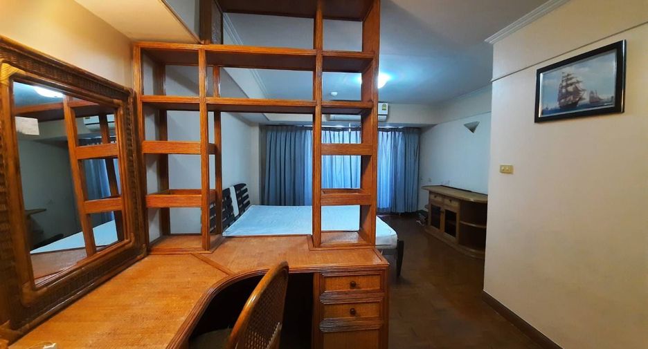 For rent 3 bedrooms condo in Phra Khanong, Bangkok