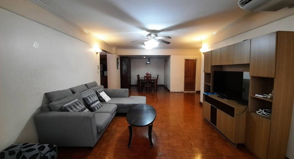 For rent 3 bedrooms condo in Phra Khanong, Bangkok