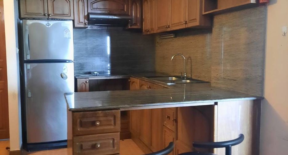 For rent 3 bedrooms condo in Phra Khanong, Bangkok