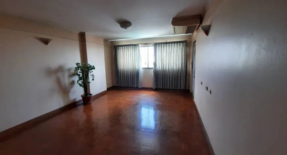 For rent 3 bedrooms condo in Phra Khanong, Bangkok