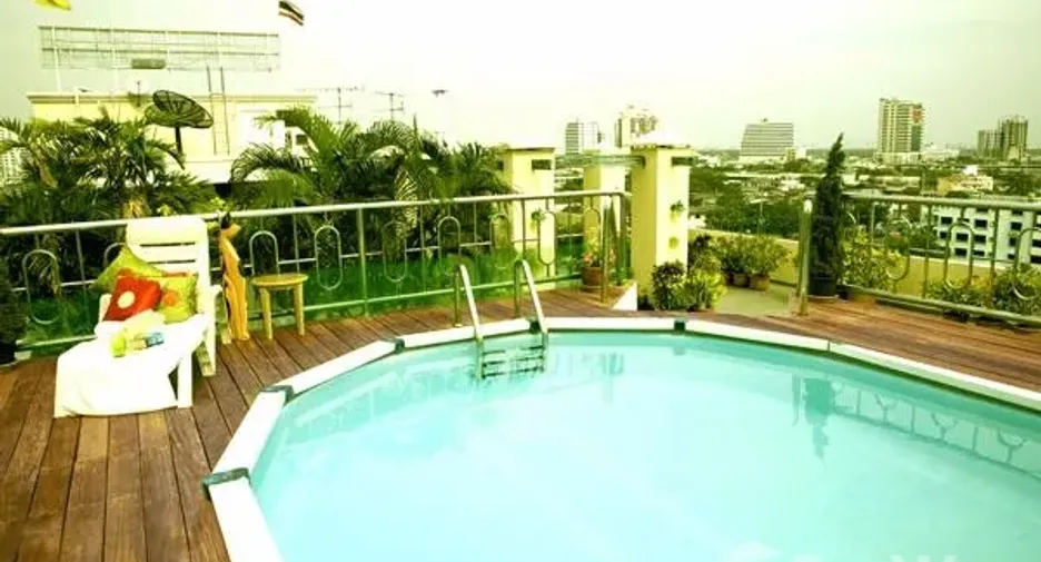 À louer 2 chambres condo à Khlong San, Bangkok