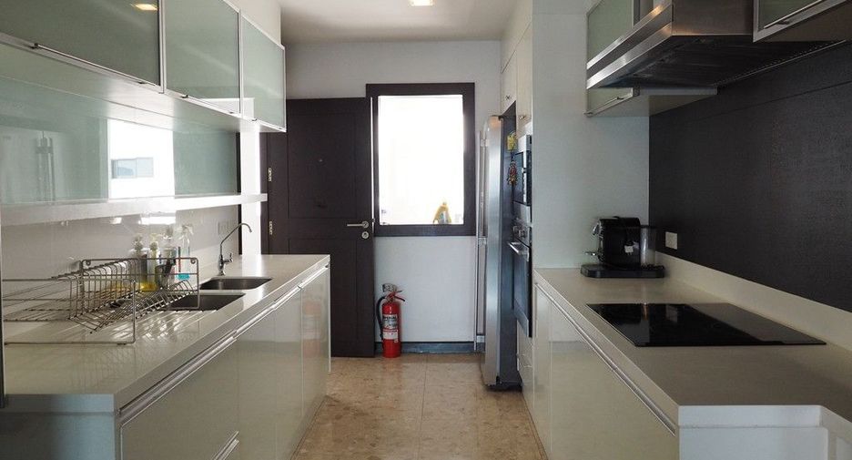 For rent 3 bedrooms condo in Sathon, Bangkok