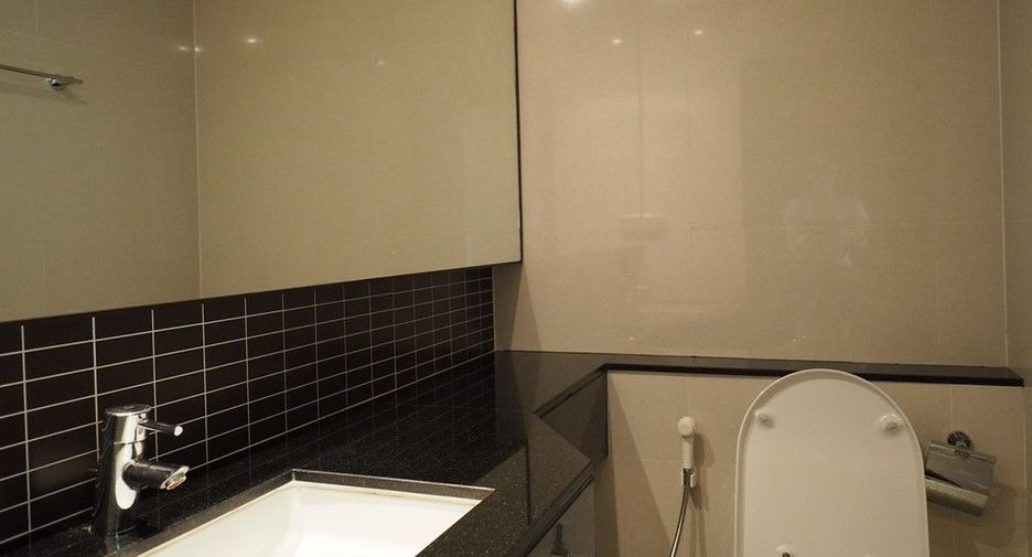 For rent 3 bedrooms condo in Sathon, Bangkok