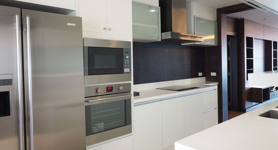 For rent 3 bedrooms condo in Sathon, Bangkok