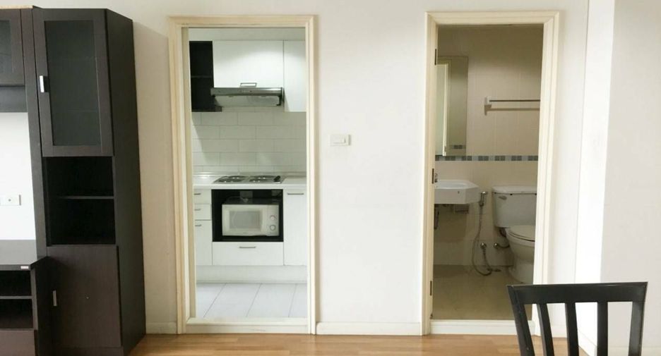 For rent 2 bedrooms condo in Yan Nawa, Bangkok