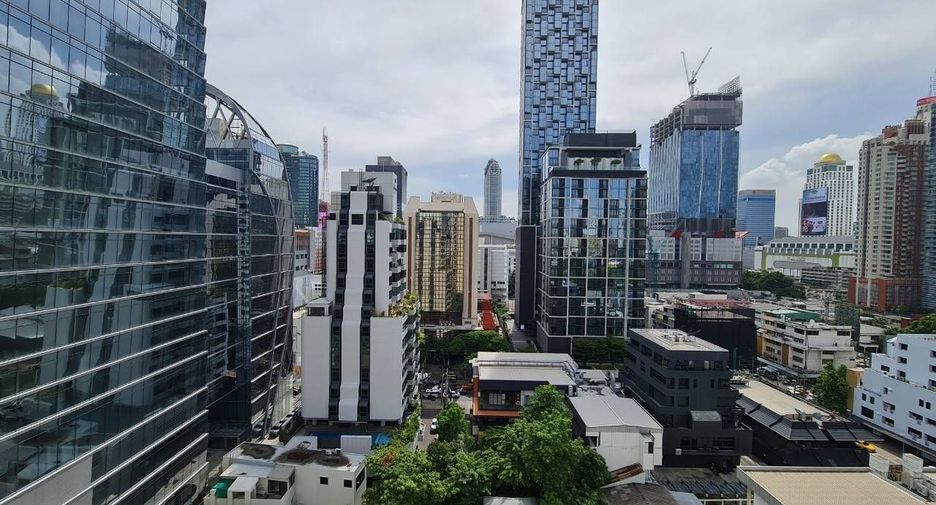 For rent 2 bedrooms condo in Pathum Wan, Bangkok