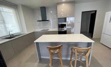 For rent 3 bedrooms apartment in Watthana, Bangkok