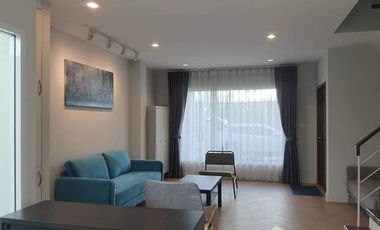 For rent 3 bedrooms townhouse in Yan Nawa, Bangkok