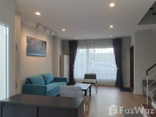 For rent 3 bedrooms townhouse in Yan Nawa, Bangkok