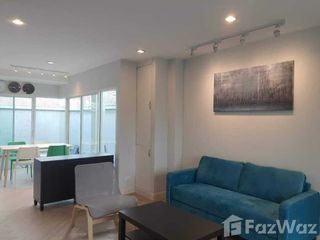 For rent 3 bedrooms townhouse in Yan Nawa, Bangkok