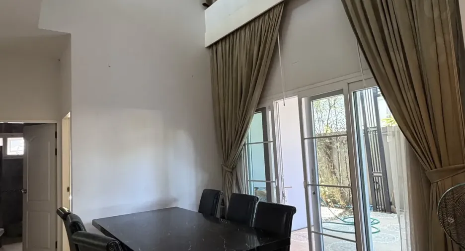 Casa en venta de 4 habitaciones en Hang Dong, Chiang Mai