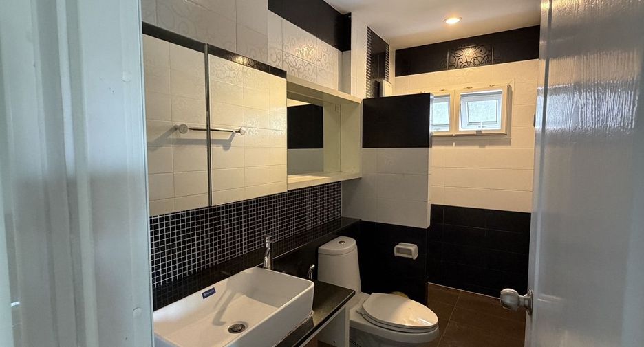 Casa en venta de 4 habitaciones en Hang Dong, Chiang Mai