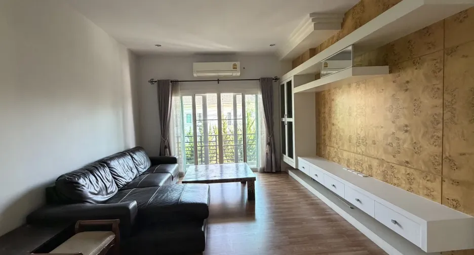 Casa en venta de 4 habitaciones en Hang Dong, Chiang Mai
