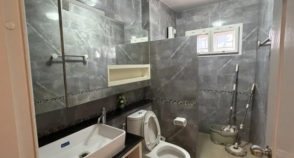 Casa en venta de 4 habitaciones en Hang Dong, Chiang Mai