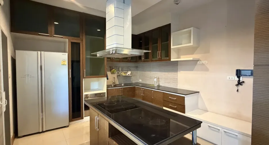 Casa en venta de 4 habitaciones en Hang Dong, Chiang Mai