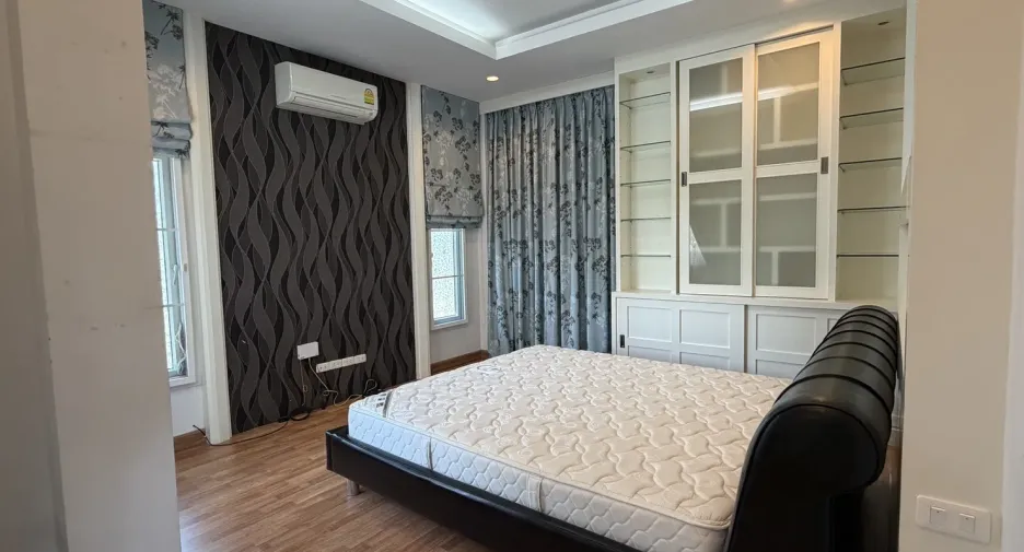 Casa en venta de 4 habitaciones en Hang Dong, Chiang Mai