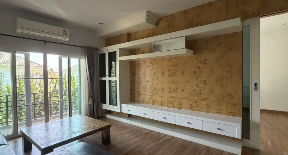 Casa en venta de 4 habitaciones en Hang Dong, Chiang Mai