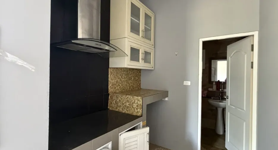 Casa en venta de 4 habitaciones en Hang Dong, Chiang Mai