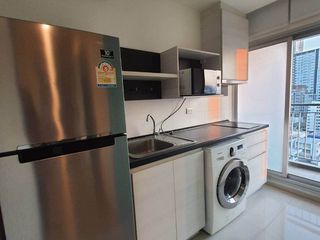 For rent 2 bedrooms condo in Huai Khwang, Bangkok