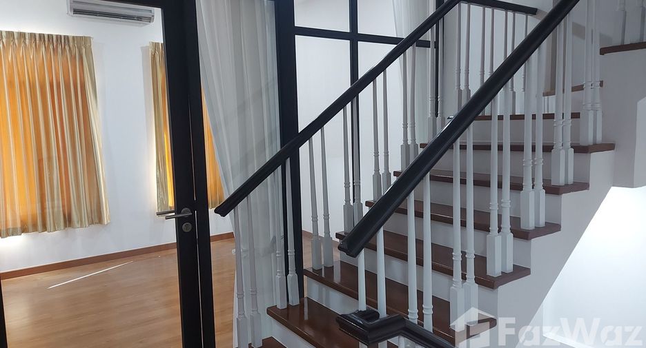 For rent 4 bedrooms house in Wang Thonglang, Bangkok