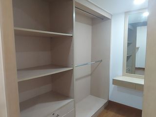 Аренда 4 спальни дом в Щанг Тхонгланг, Бангкок