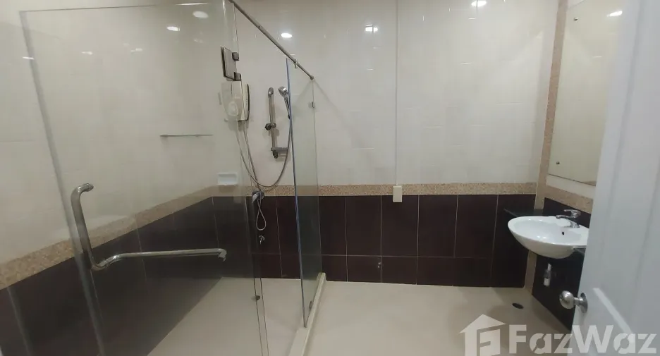 For rent 4 bedrooms house in Wang Thonglang, Bangkok