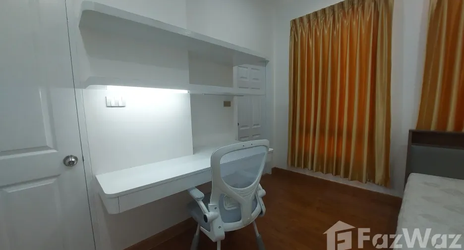 For rent 4 bedrooms house in Wang Thonglang, Bangkok