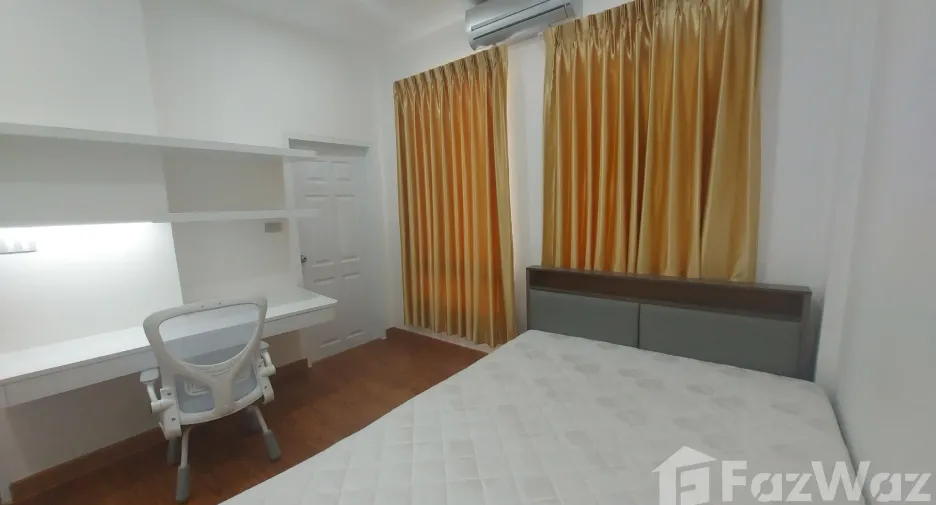 For rent 4 bedrooms house in Wang Thonglang, Bangkok