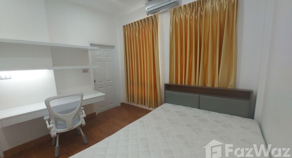For rent 4 bedrooms house in Wang Thonglang, Bangkok