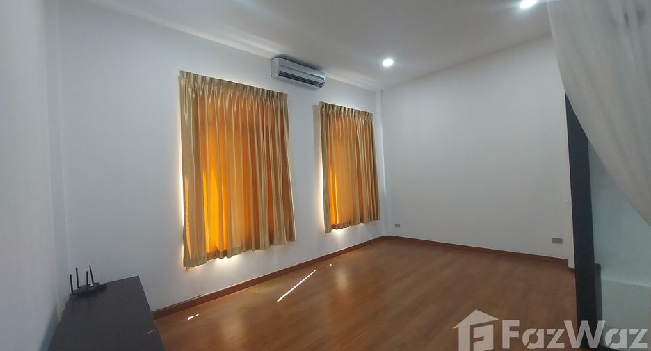 For rent 4 bedrooms house in Wang Thonglang, Bangkok