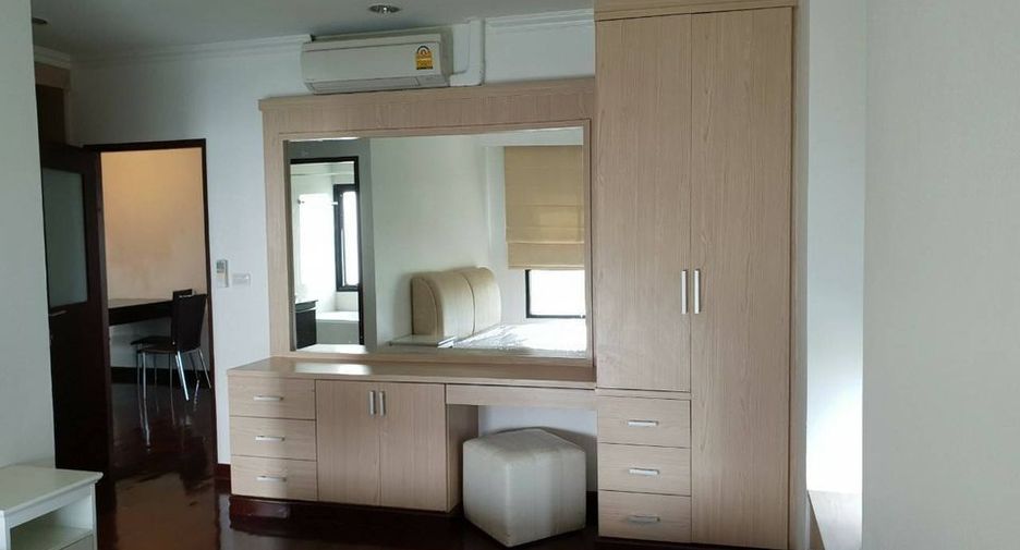 À louer 3 chambres condo à Pathum Wan, Bangkok