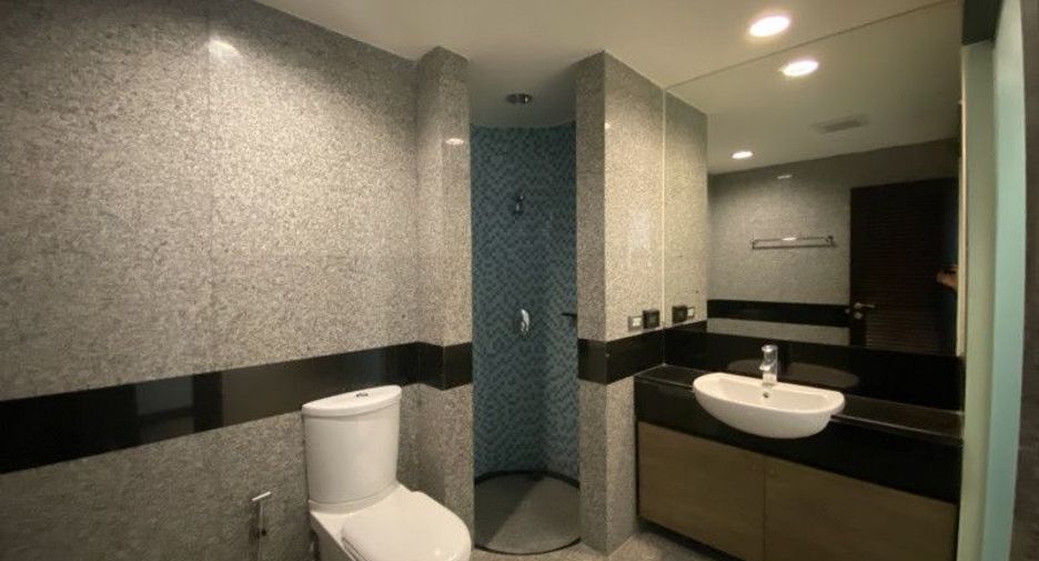 Condo en alquiler de 3 habitaciones en Watthana, Bangkok
