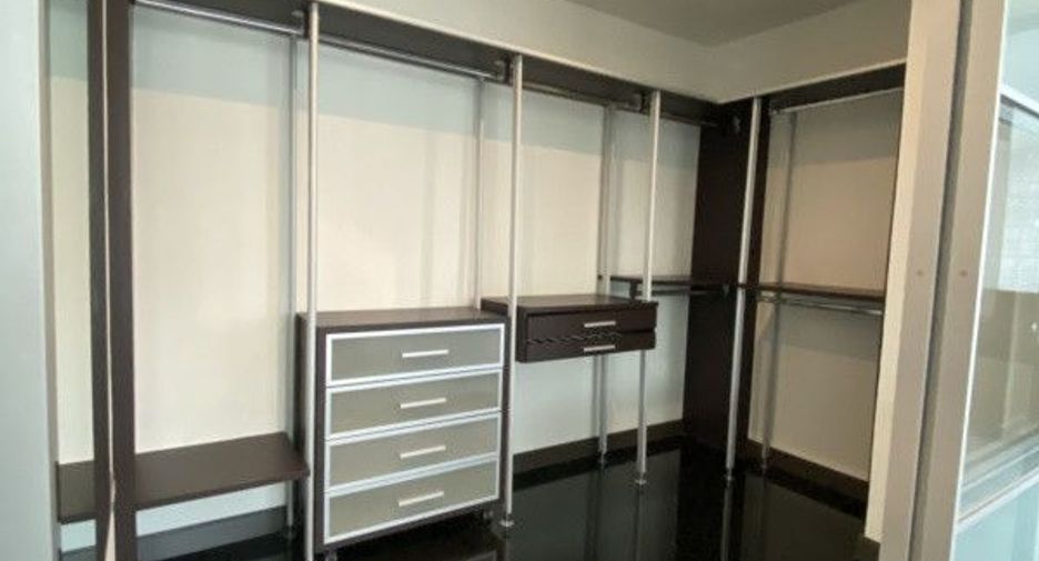 Condo en alquiler de 3 habitaciones en Watthana, Bangkok