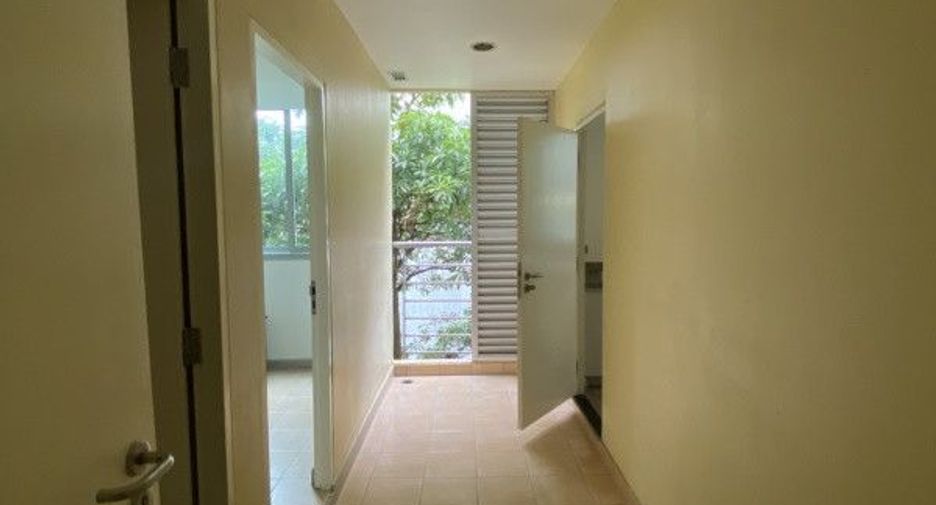 Condo en alquiler de 3 habitaciones en Watthana, Bangkok