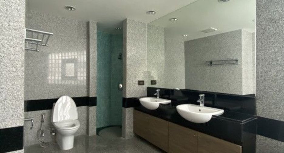 Condo en alquiler de 3 habitaciones en Watthana, Bangkok