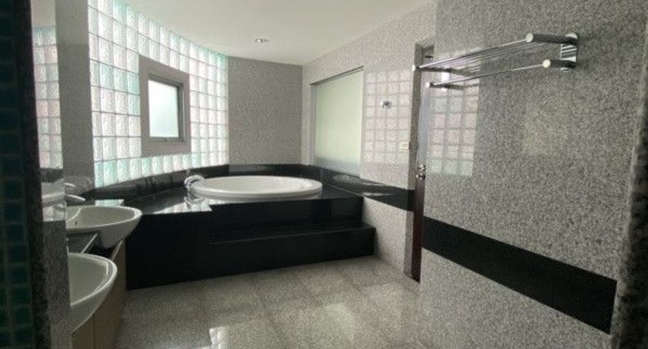 Condo en alquiler de 3 habitaciones en Watthana, Bangkok