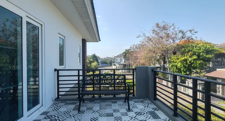 For sale 4 bedrooms house in Hang Dong, Chiang Mai