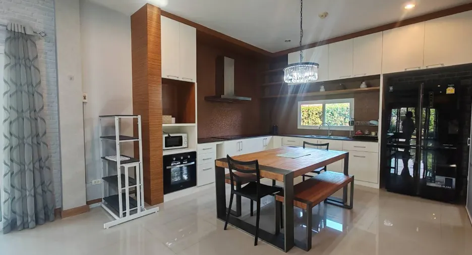 For sale 4 bedrooms house in Hang Dong, Chiang Mai