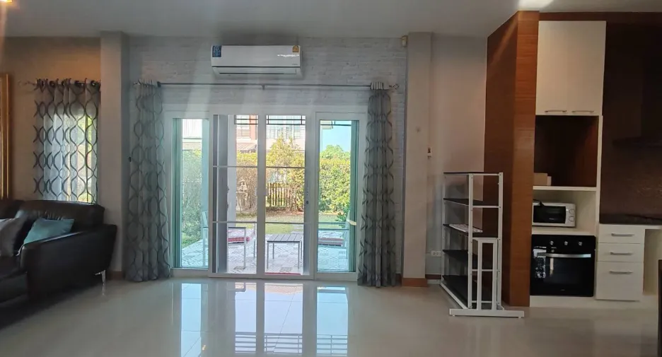 For sale 4 bedrooms house in Hang Dong, Chiang Mai