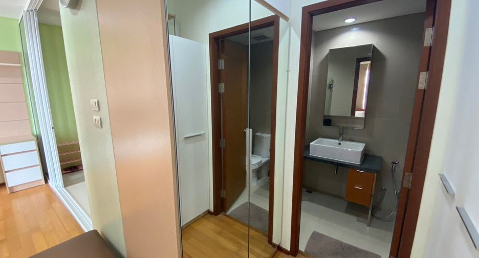 For rent studio condo in Khlong San, Bangkok