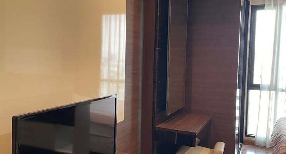 À louer studio condo à Huai Khwang, Bangkok
