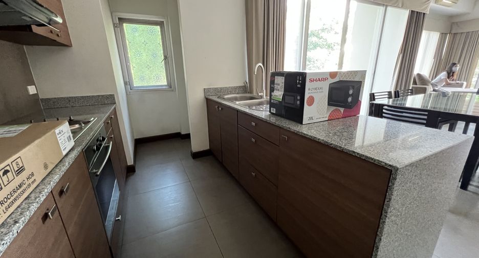For rent 3 bedrooms condo in Khlong Toei, Bangkok