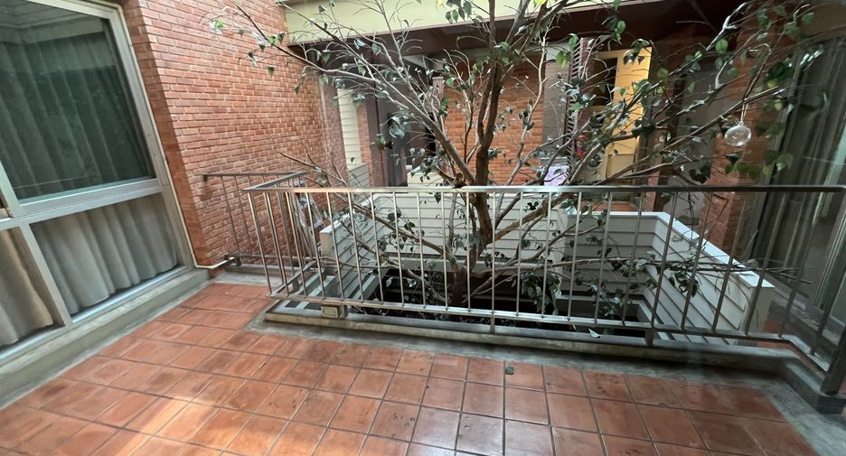 For rent 3 bedrooms condo in Khlong Toei, Bangkok