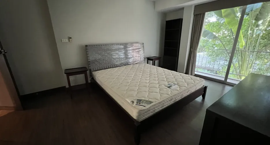 For rent 3 bedrooms condo in Khlong Toei, Bangkok