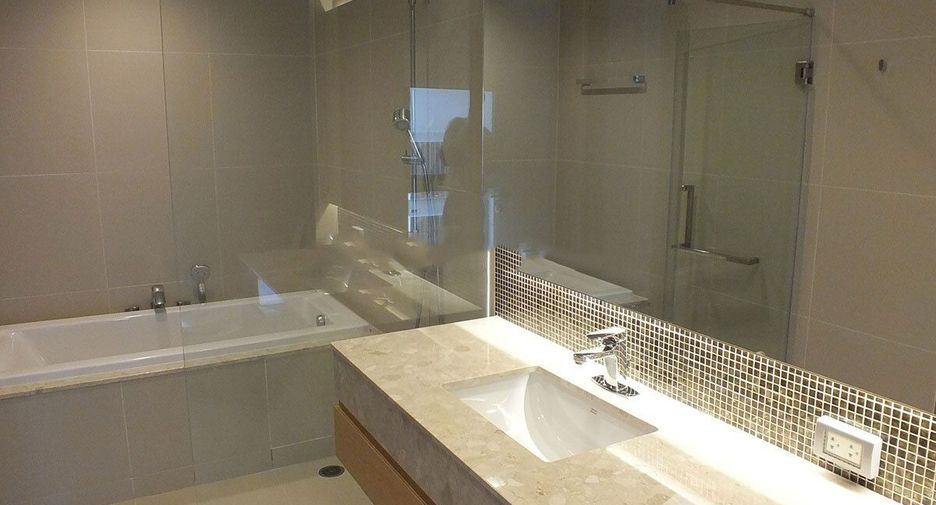 For rent 2 bedrooms apartment in Khlong Toei, Bangkok